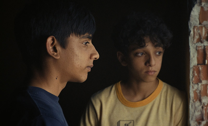 Ciudad sin sueño - fotograma de la película con actores gitanos en la Cañada Real