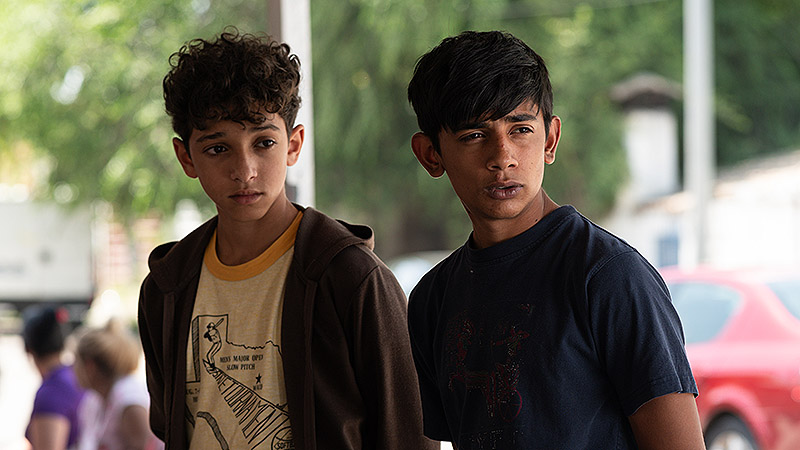 Ciudad sin sueño - fotograma de la película con actores gitanos en la Cañada Real