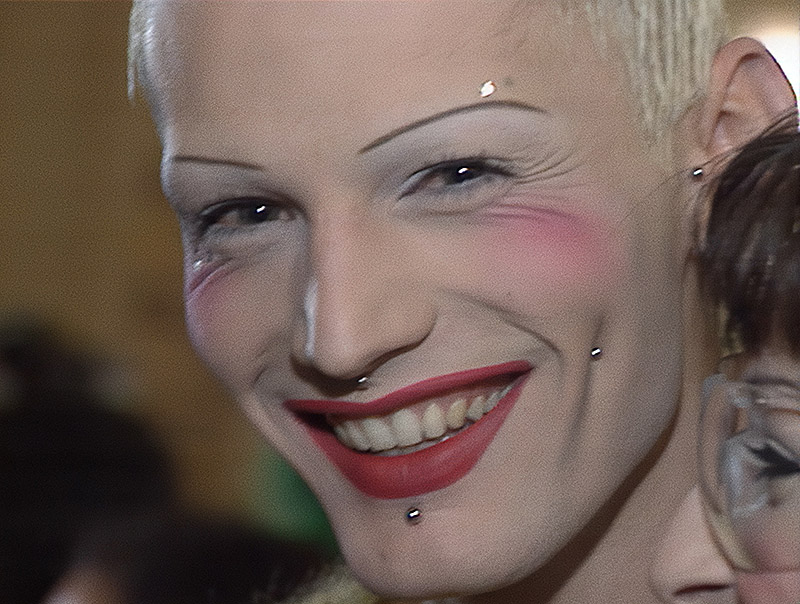 David Delfín. Muestra tu herida - fotograma sobre el documental del diseñador