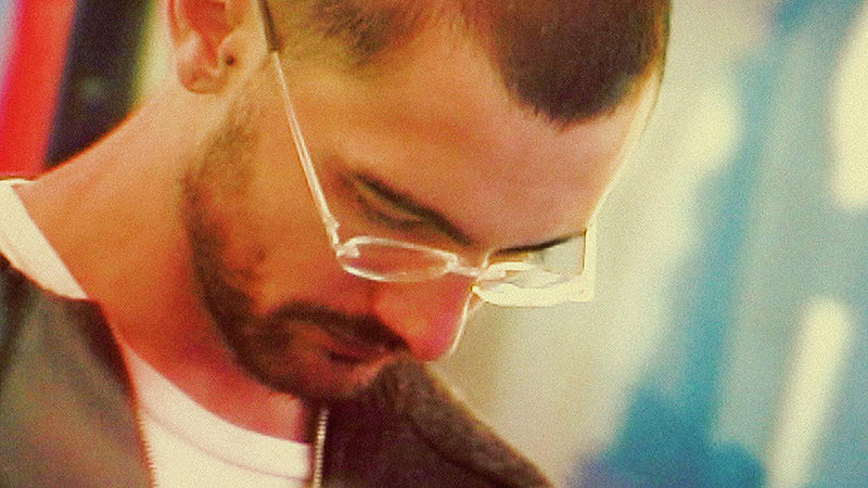 David Delfín. Muestra tu herida - fotograma sobre el documental del diseñador