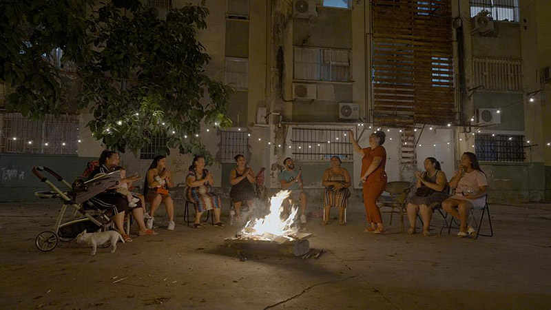 Festival de Cine de Sevilla - fotograma de la docuserie Las 3.000 celebran la vida