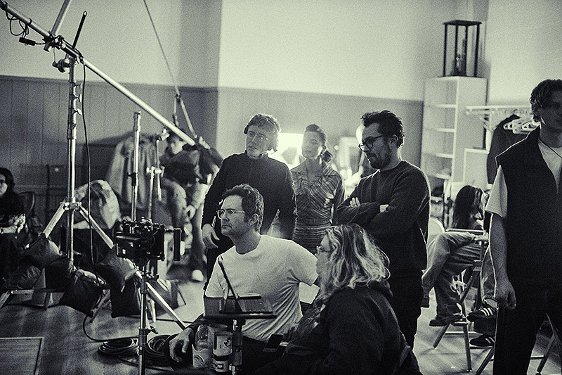 Keeper - fotografía del rodaje de la película con el equipo de dirección