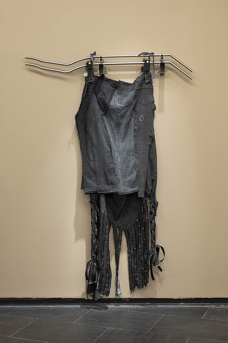 Lucía C. Pino - vista de instalación artística en el CA2M