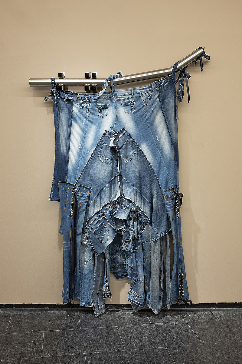 Lucía C. Pino - vista de instalación artística en el CA2M