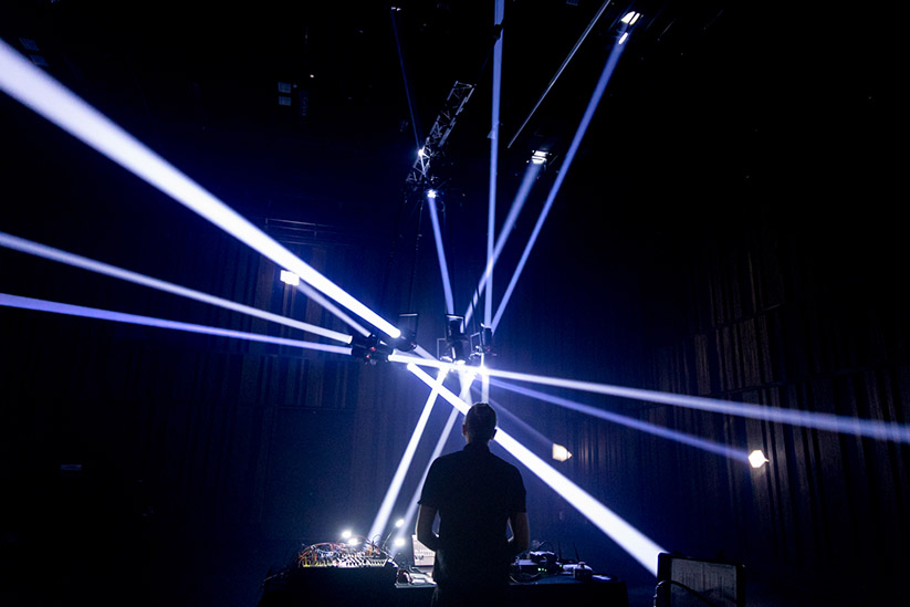 Vista de exposición con audiovisuales