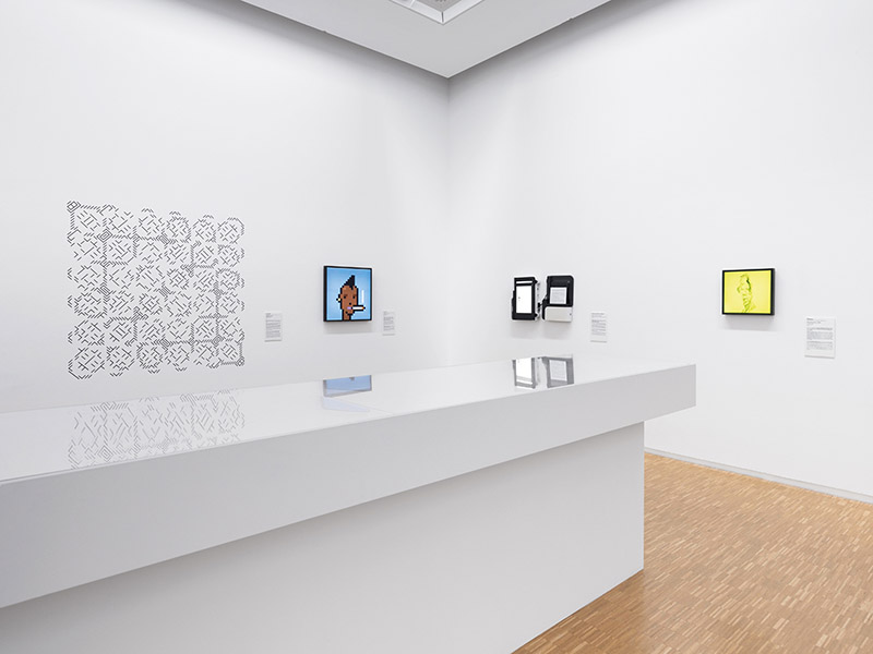 Vista de exposición física de arte digital