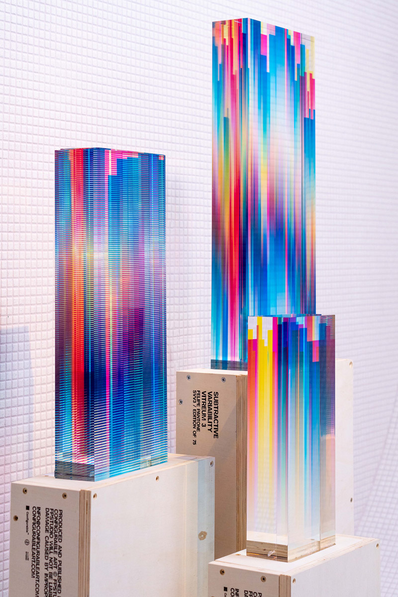 Vitrium de Felipe Pantone: colección de esculturas cinéticas que exploran la interacción del color a través del movimiento