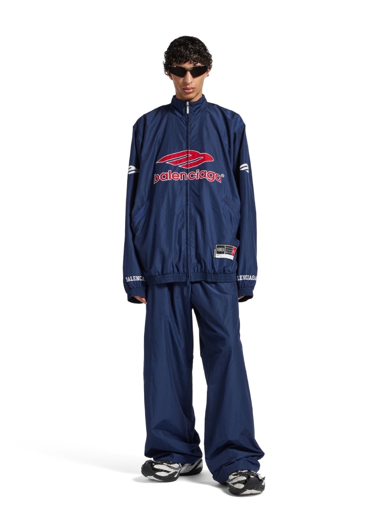 Balenciaga Football Series 2025 moda urbana estilo deportivo
