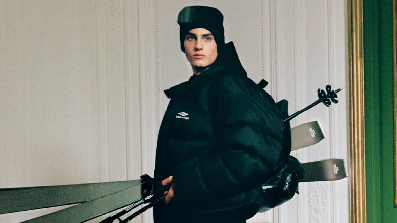 Balenciaga Skiwear 2025 looks de moda urbana para la nieve