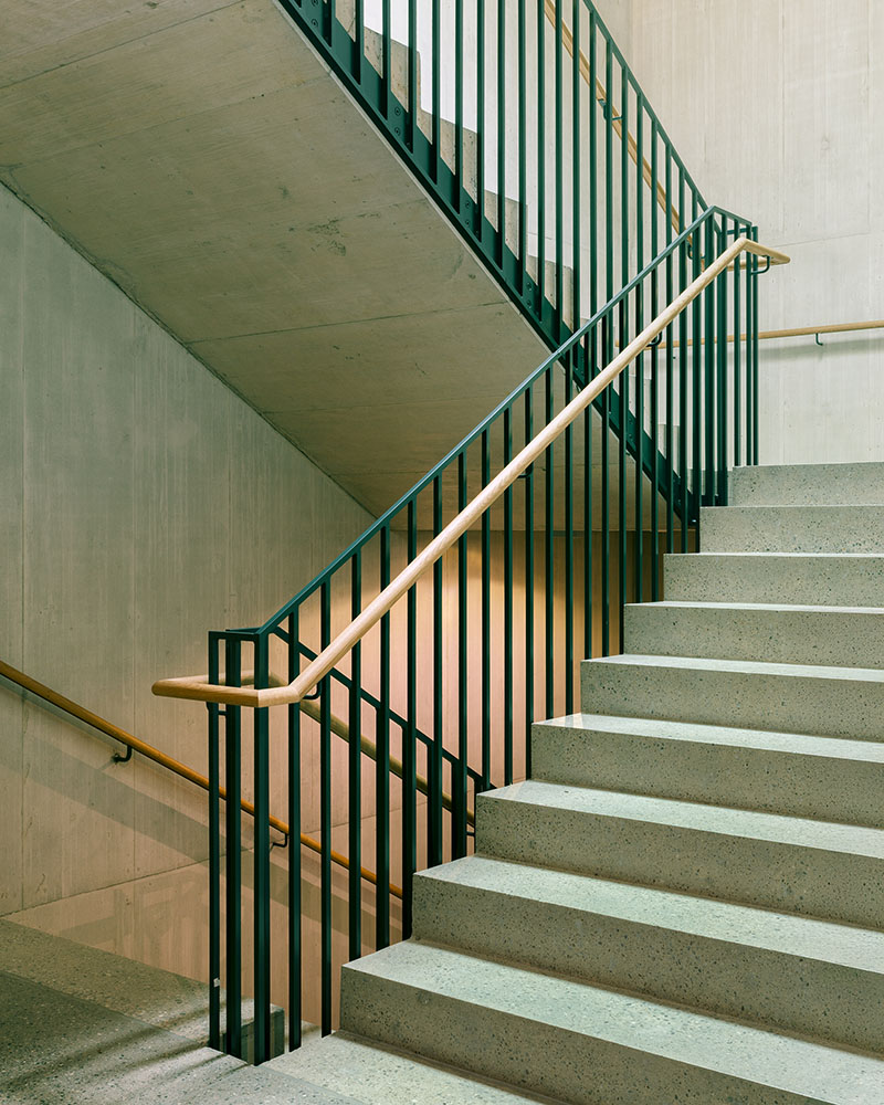 Borna-Park, Malte Kloes Architekten: vista exterior de los edificios residenciales conectados por un puente