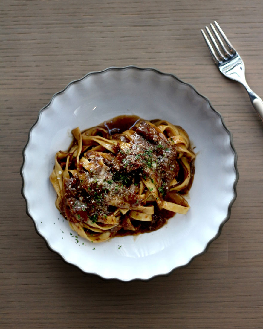 Un plato de pasta, dentro del restaurante Bosco de Lobos, refleja la cocina cálida del otoño