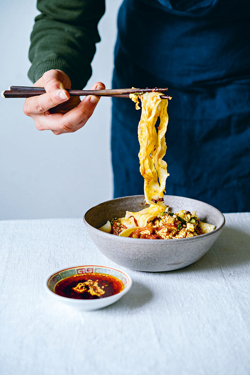 Libro de gastronomía china, rectas e historia: plato de fideos gigantes