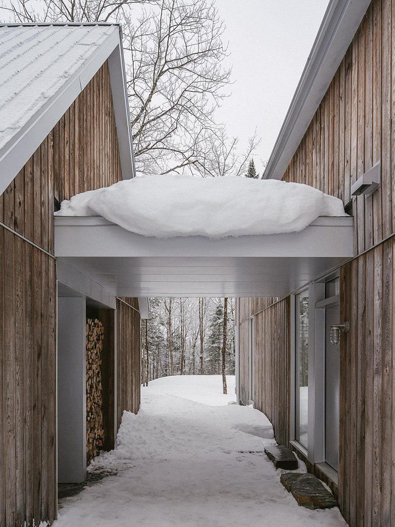 EM architecture enseña el paso cubierto que une los dos volúmenes principales