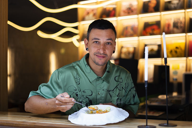 Entrevista al chef Víctor Camargo: probando uno de sus platos en el restaurante Marciano