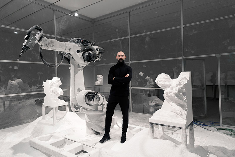 IED MUSE TALKS: retrato de Quayola junto a un robot