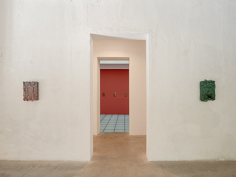 Iván Argote - vista de la exposición en la galería Albarran Bourdais