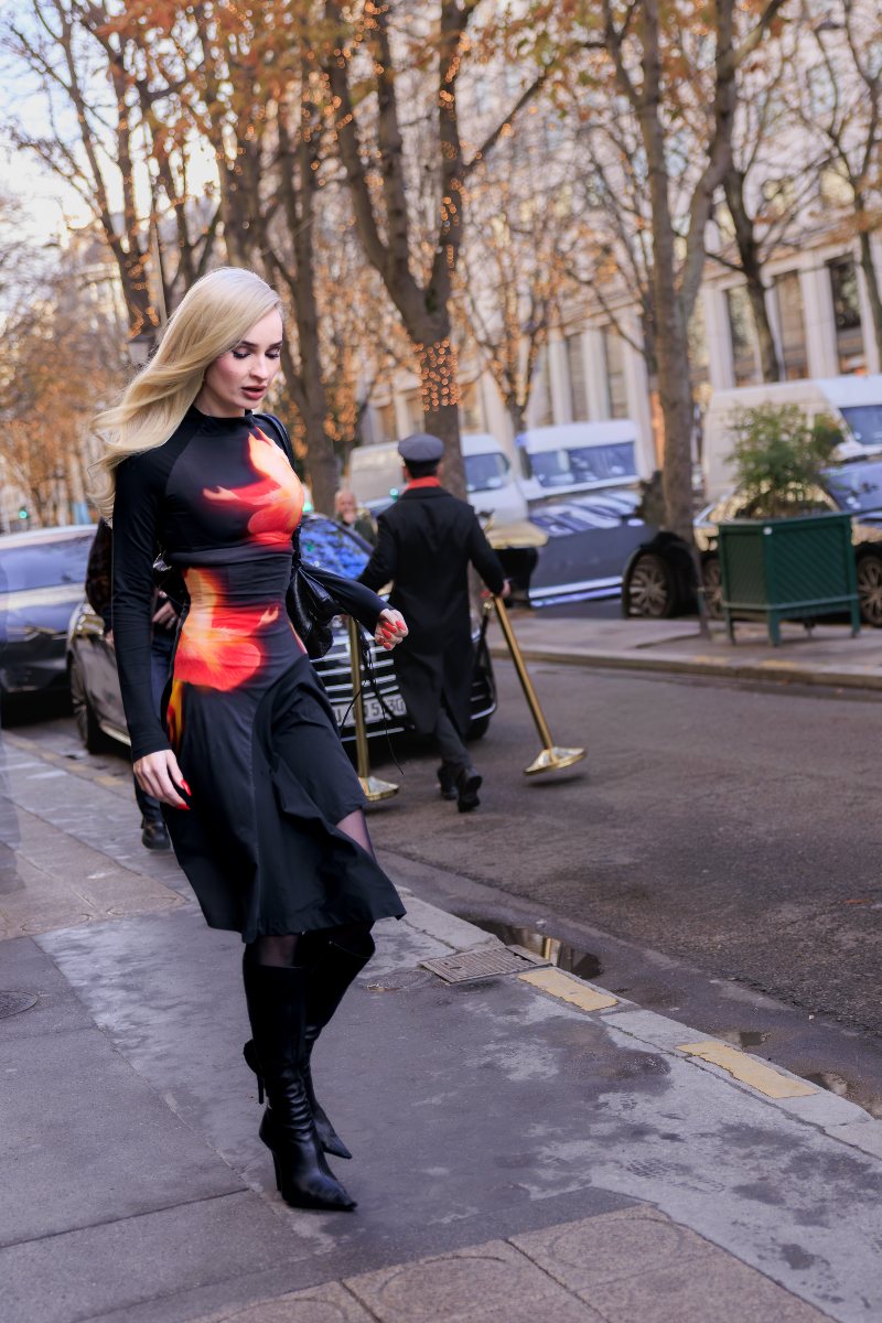 look kim petras desigual vestido negro