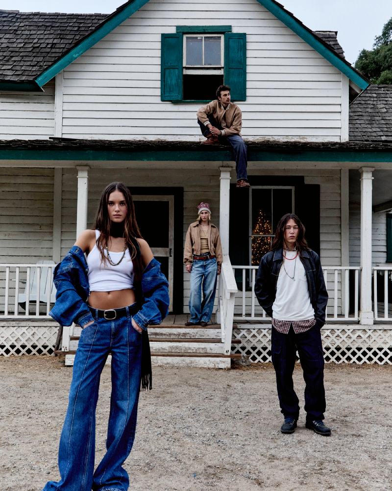 La nostalgia noventera de Guess Jeans como guía de estilo