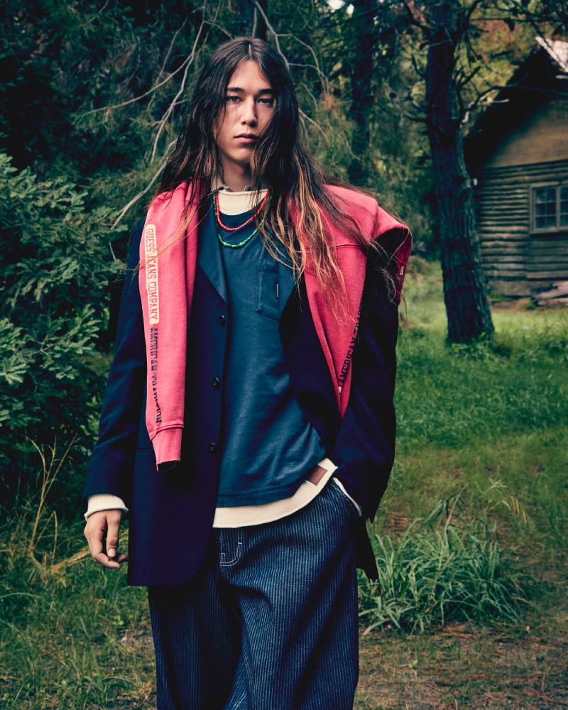 La nostalgia noventera de Guess Jeans como guía de estilo