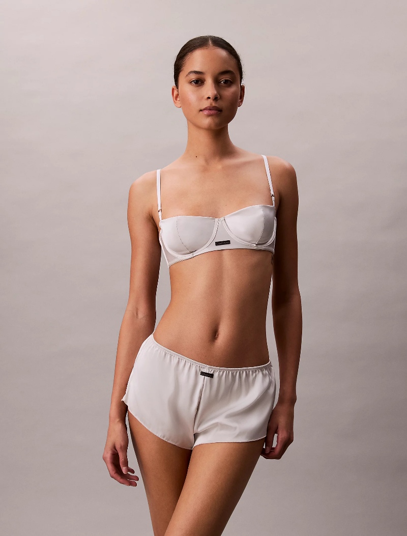 looks rosalía ropa interior calvin klein