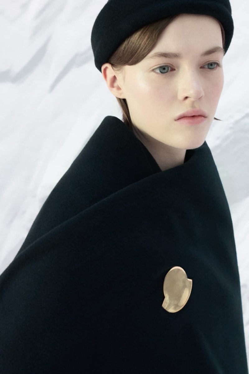 Looks minimalistas moda urbana de invierno tendencias 2025