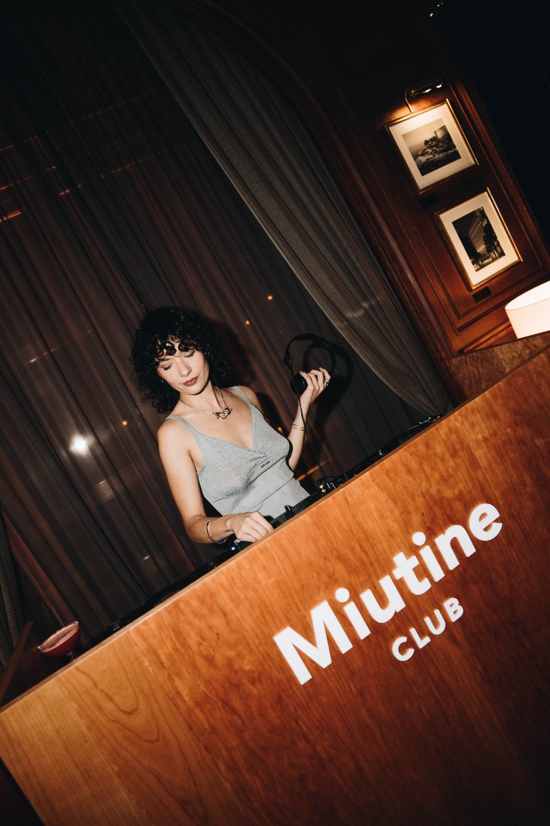 perfumes fiesta navidad evento madrid miu miu