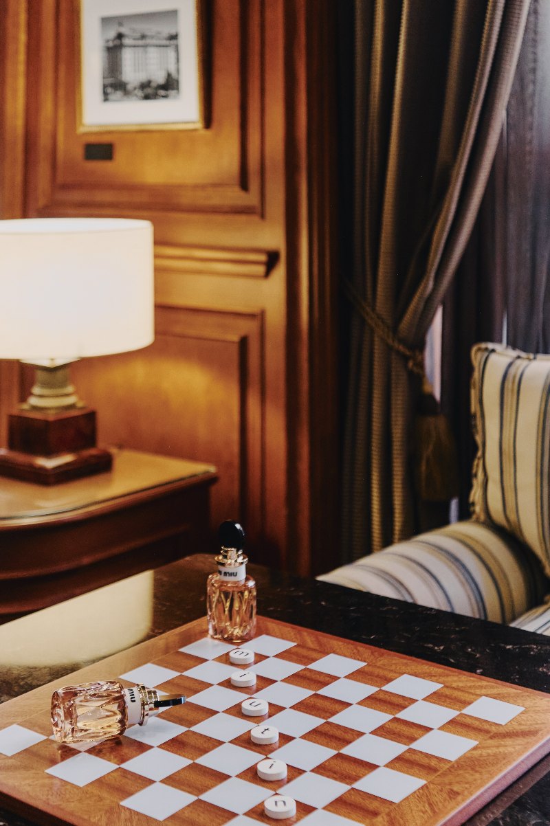 perfumes fiesta navidad evento madrid miu miu