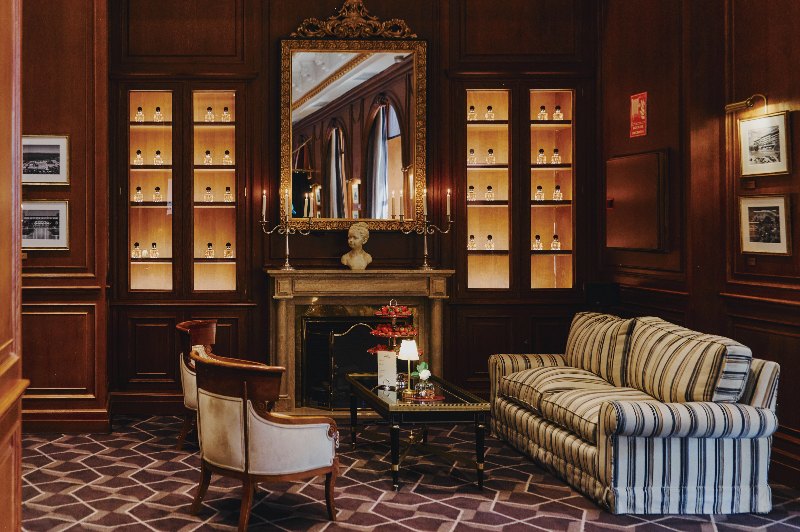 perfumes fiesta navidad evento madrid miu miu