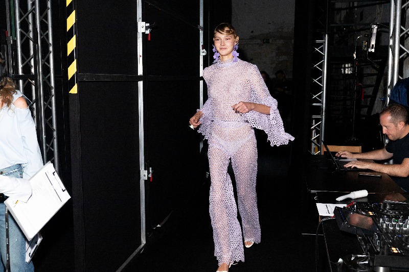 Benavente nos cuela en su backstage en 080 BCN Fashion