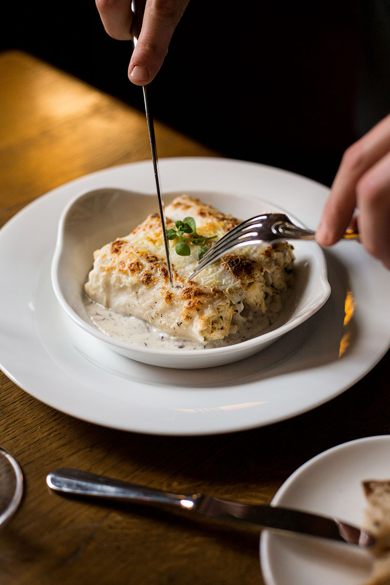 El Restaurante La Dama ofrece en los menús de Navidad y Sant Esteve 2025 los canelones de Sant Esteve gratinados con bechamel y trufa