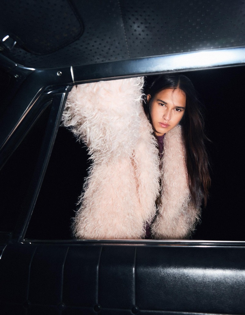 Ser gótica con terciopelo es posible con la ropa de Bershka