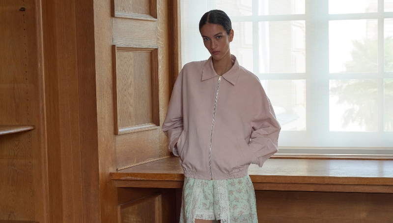 Sandro trae de vuelta el estilo años 70 más sport para 2026