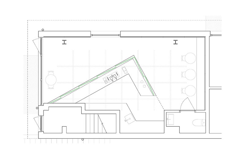 Planta general de Misc Coffee con la barra triangular central diseñada por StudioAC
