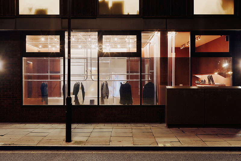 Thiss Studio interiorismo tienda KK London: escaparate de la tienda