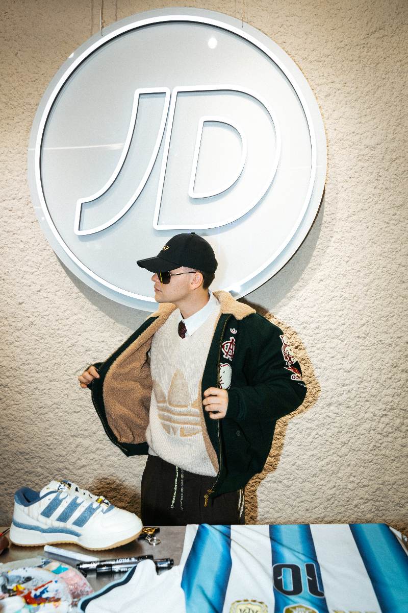 tienda moda urbana barcelona jd sports bizarrap