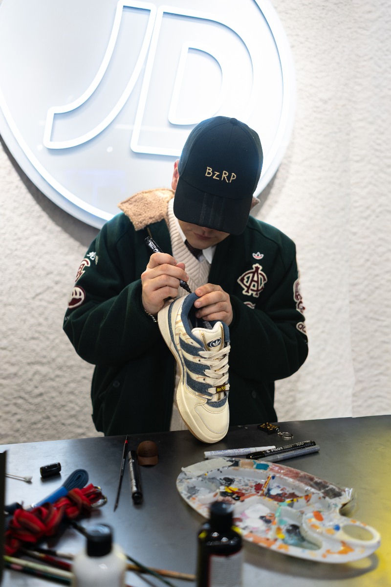 tienda moda urbana barcelona jd sports bizarrap