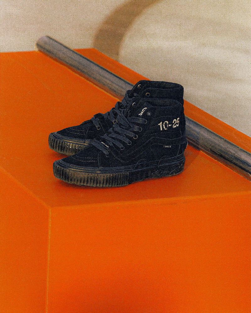 Oamc y WTaps le dan un giro militar a las zapas de Vans