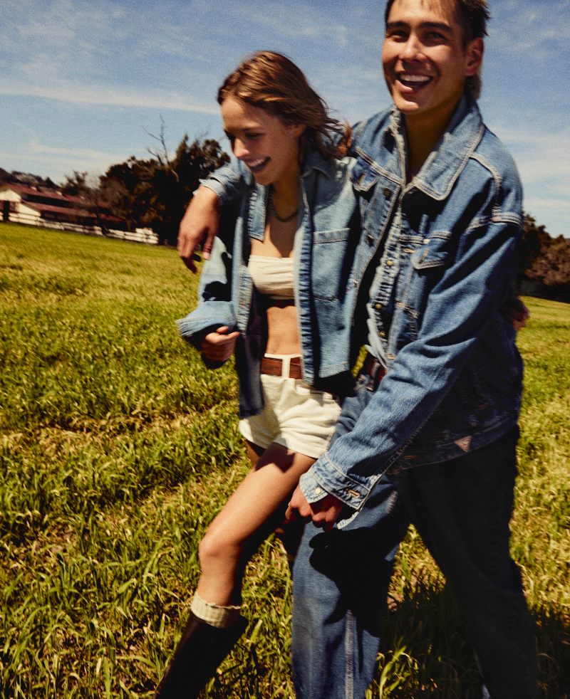 vaqueros sostenibles estilo guess jeans