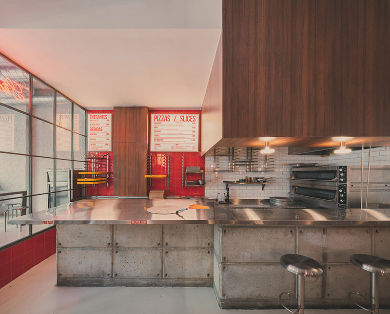 Verbena estudio interiorismo: interior de Not From Italy con aspecto brutalista