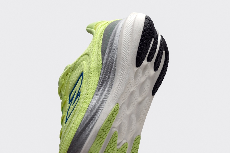 zapatillas deportivas detalles reflectantes new balance 1080 v15