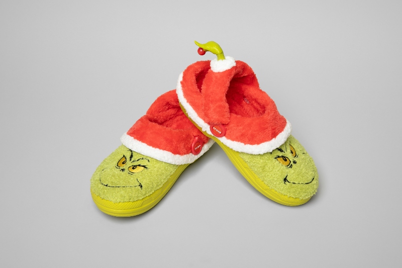 zapatos peluche color verde crocs El Grinch