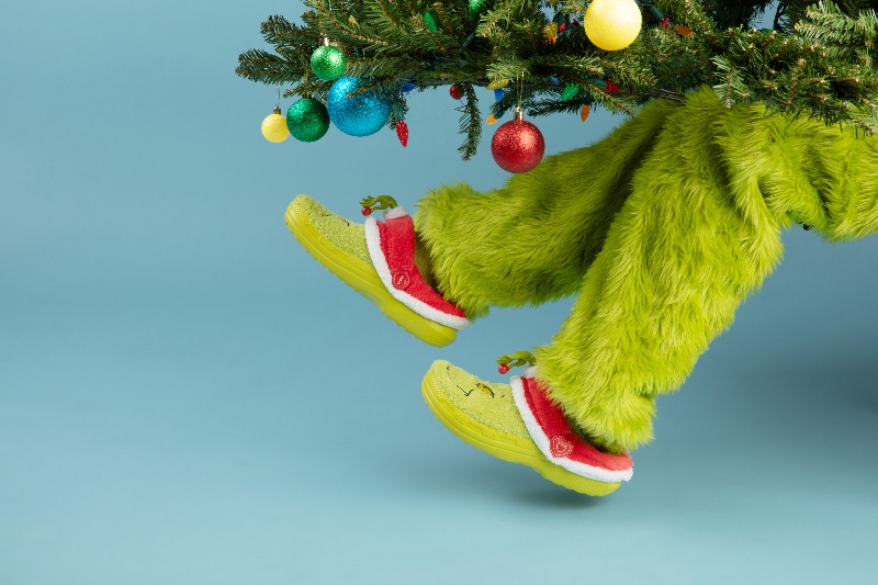 zapatos peluche color verde crocs El Grinch