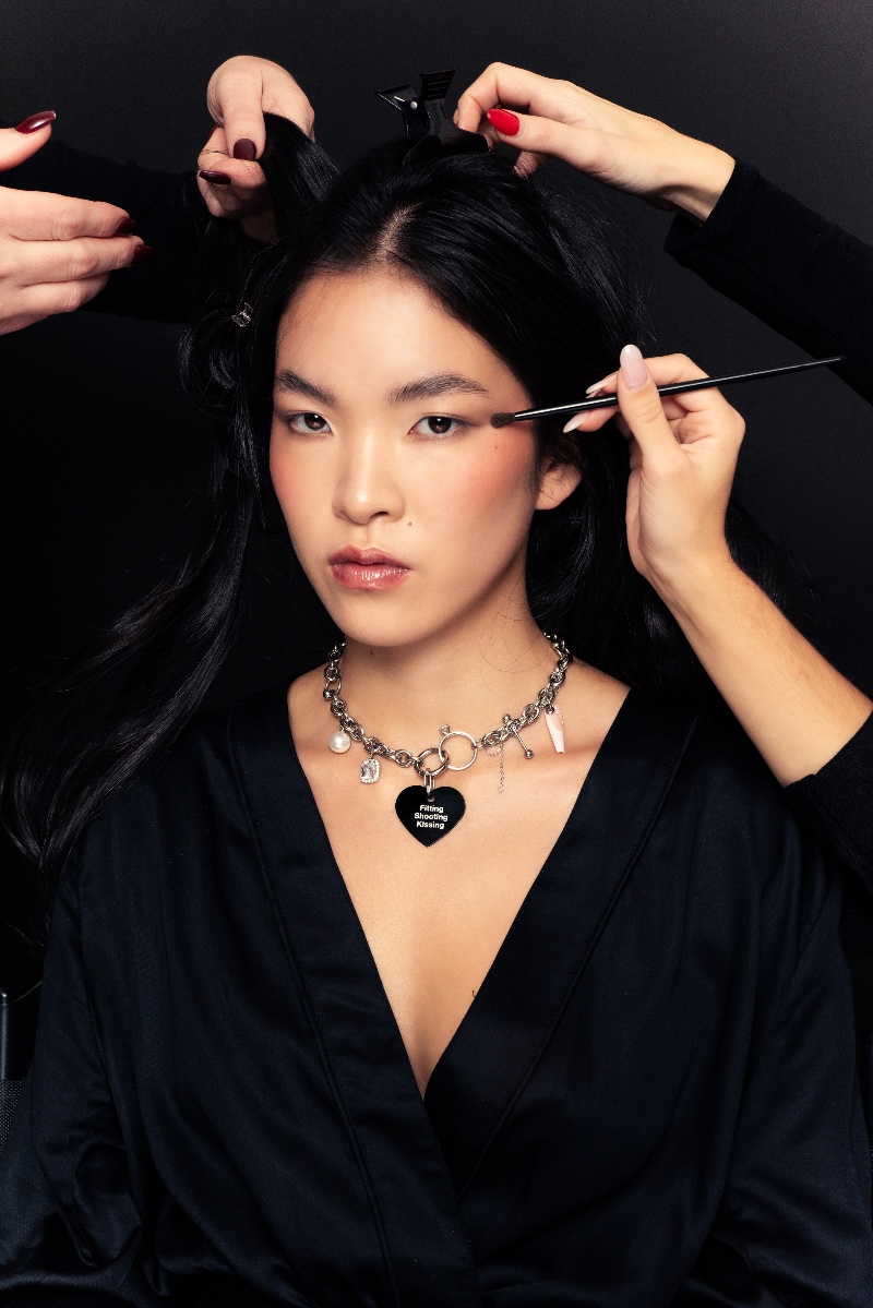 Jane Bardot rinde homenaje con su Front Row particular