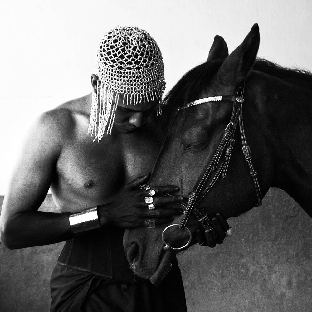 Marlon Collins es un caballo salvaje en su nuevo EP