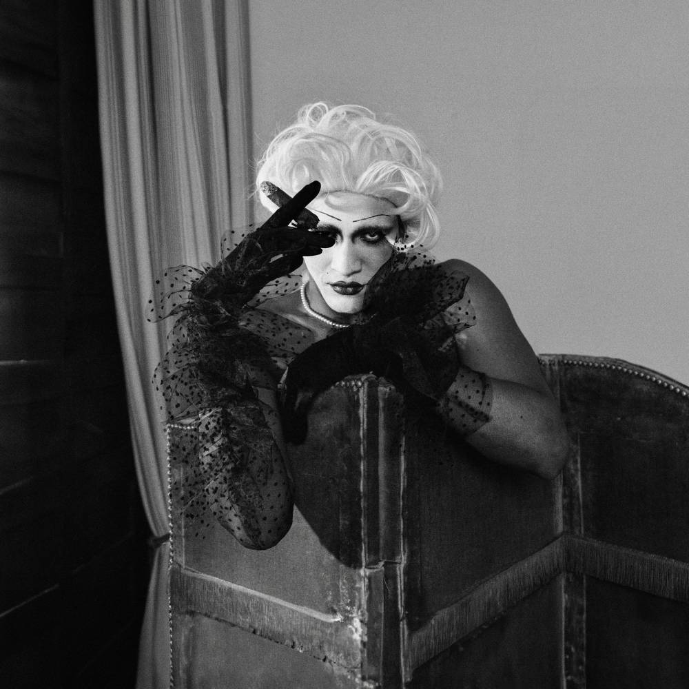 Marlon Collins es un caballo salvaje en su nuevo EP