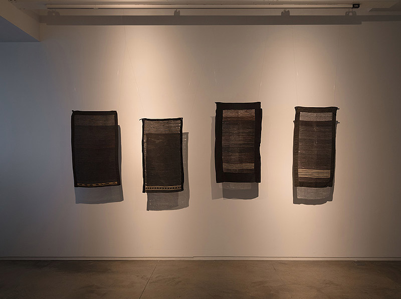 Saodat Ismailova - I Compete with Time. Vista de la exposición de video en la galería Angels Barcelona