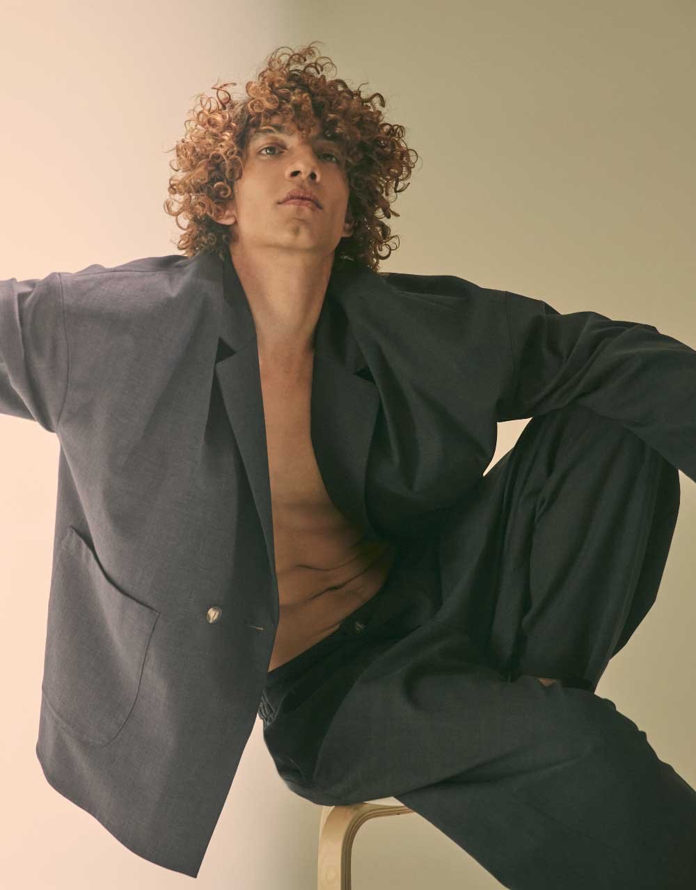 El perfume de Jorge López entre rodaje y rodaje