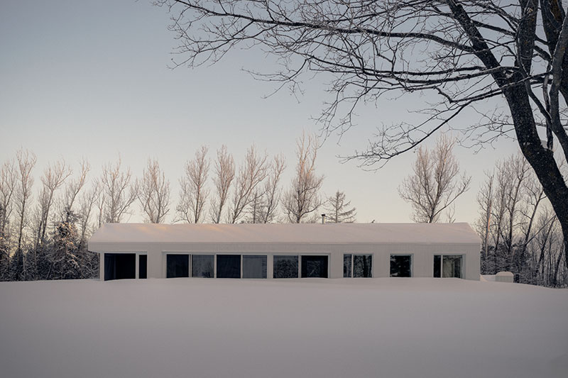 Akb Architects y el refugio que se ríe del clima canadiense