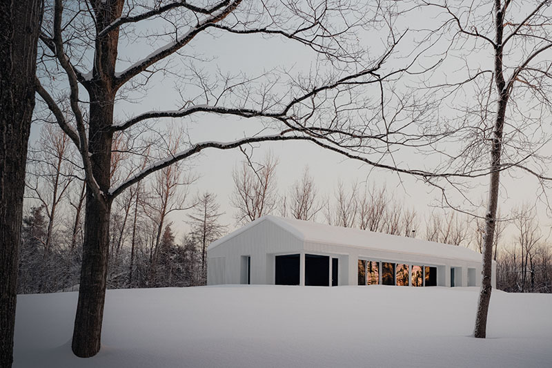 Akb Architects y el refugio que se ríe del clima canadiense