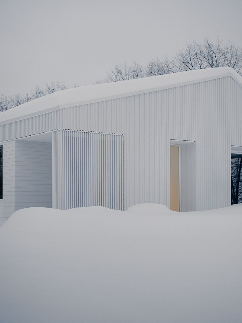 Akb Architects y el refugio que se ríe del clima canadiense